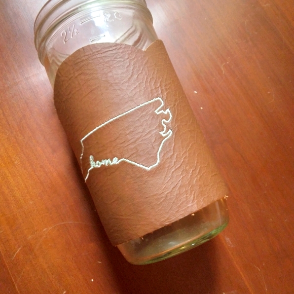 💥 CLOSET CLOSING SALE 💥 Genuine Leather Embroidery Glass/Cup Holder - Picture 4 of 7